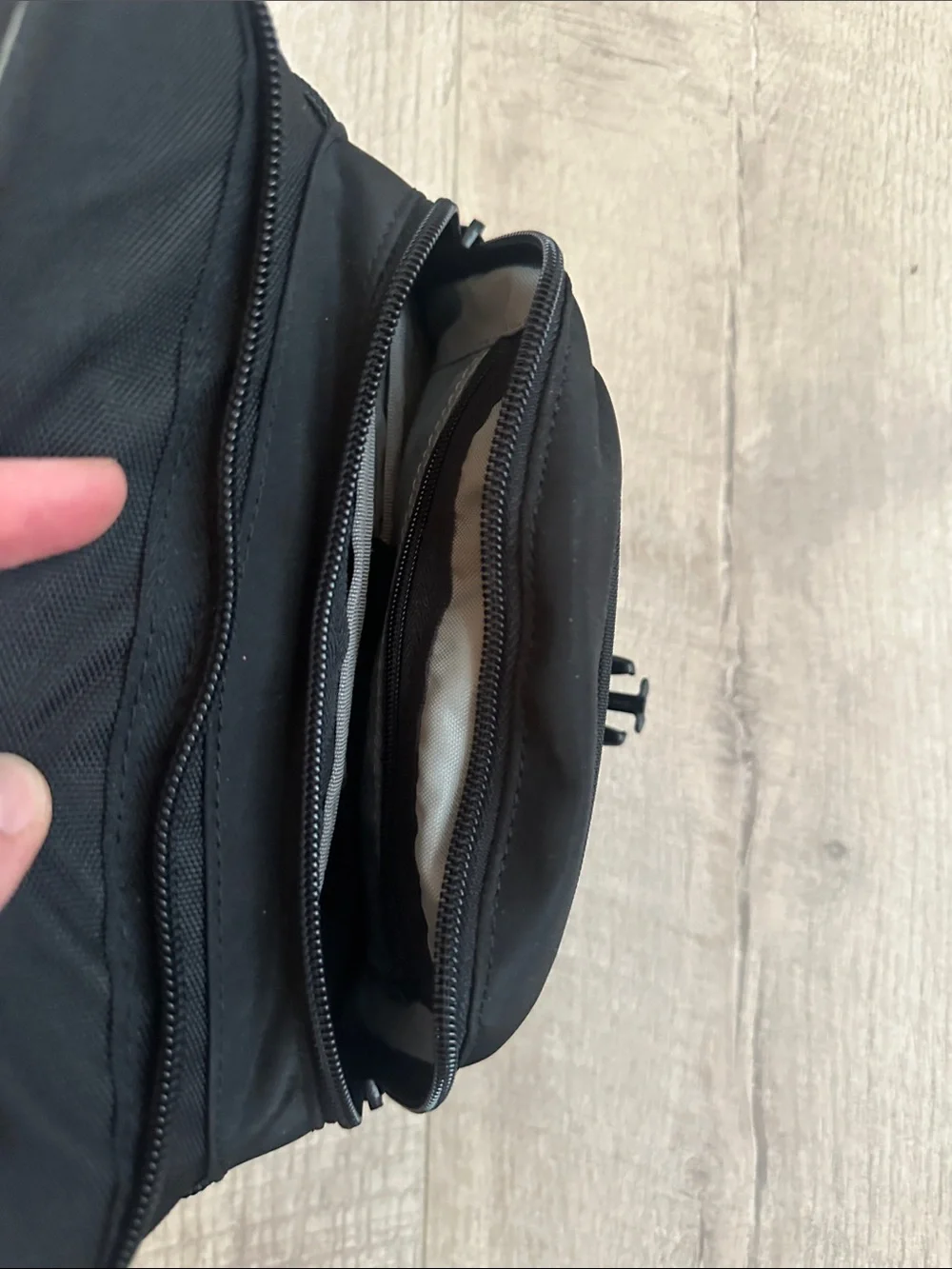 NWT Lowepro Nova 1 AW Black Camera Bag